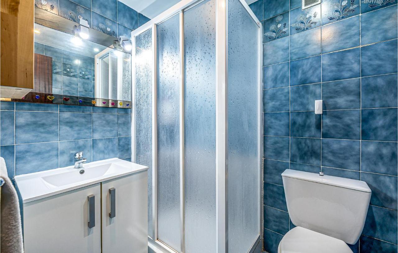 4 Bedroom Nice Apartment In Торремолинос Экстерьер фото
