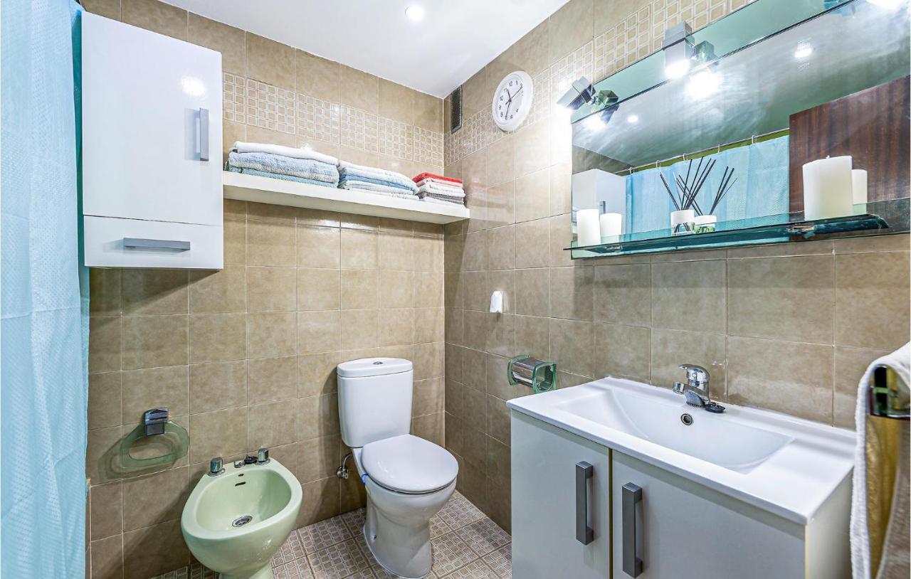 4 Bedroom Nice Apartment In Торремолинос Экстерьер фото
